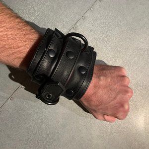 Premium Genuine Leather Kink Wrist Restraints - Brand New